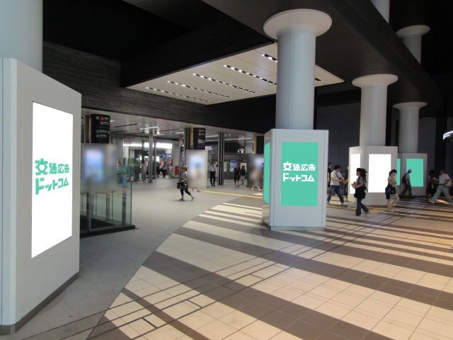 TOQサイネージピラー渋谷駅 ヒカリエ改札前媒体画像